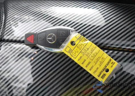 2016 Mercedes-Benz C 300 Luxury/Sport из США, поврежденный, VIN 55SWF4JB3GU103648